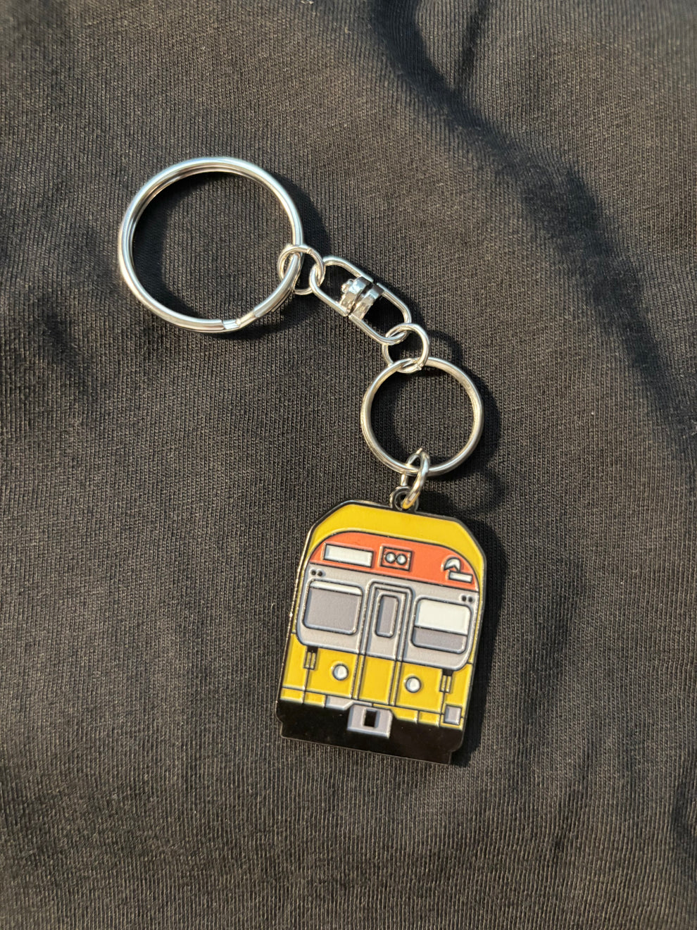 Enamel Train Keyring - V-Set New &amp; Old image 1