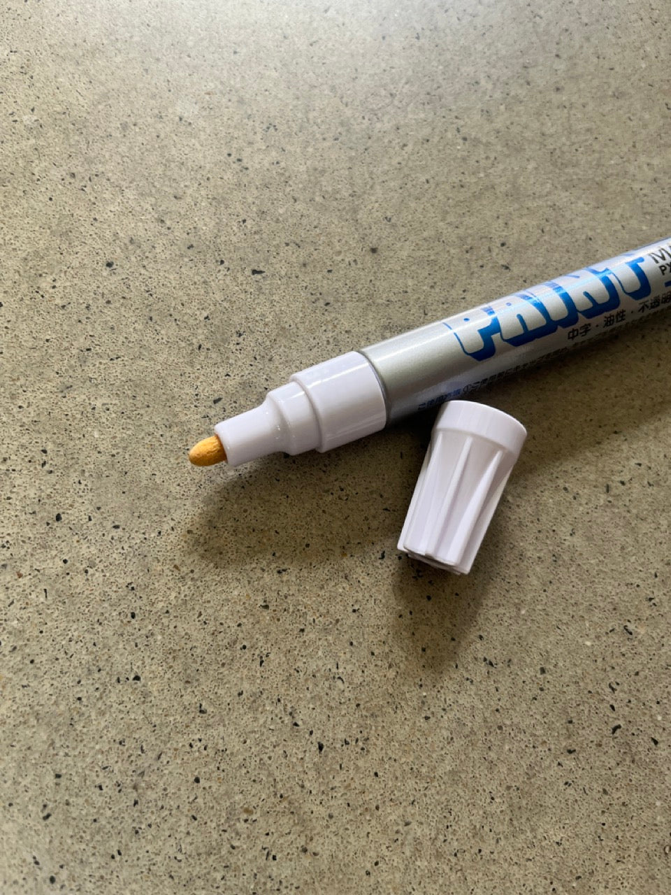 Unipaint PX-20 - Silver image 1